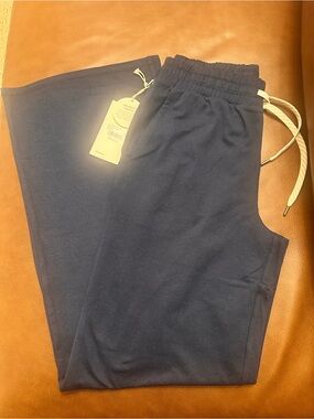 NWT NEW Vuori Halo Wideleg Lounge Pant Sz XS